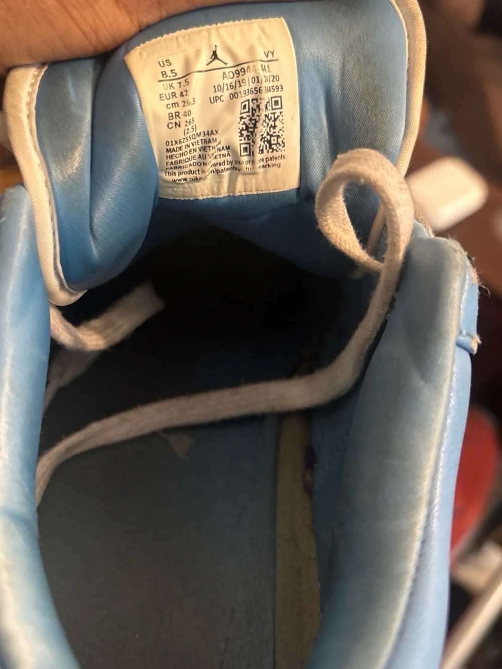 Jordan Low-Top Sneakers in White and Light Blue